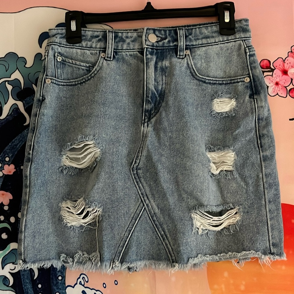 Volcom ripped jean skirt. Size small (4/6). Worn once.